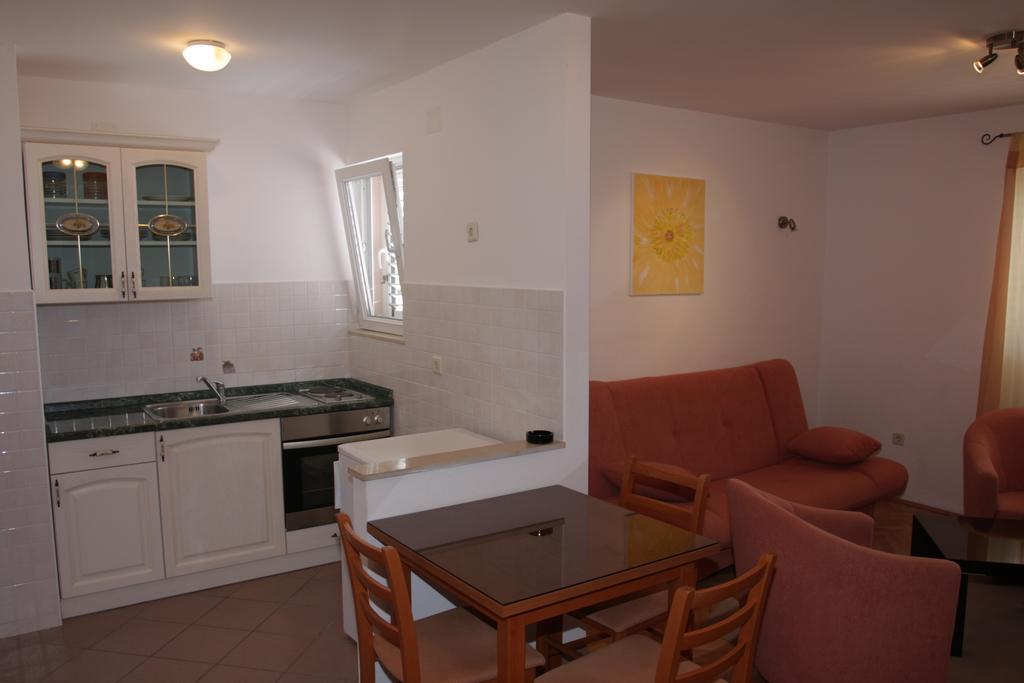 Apartments Ante Makarska Bilik gambar
